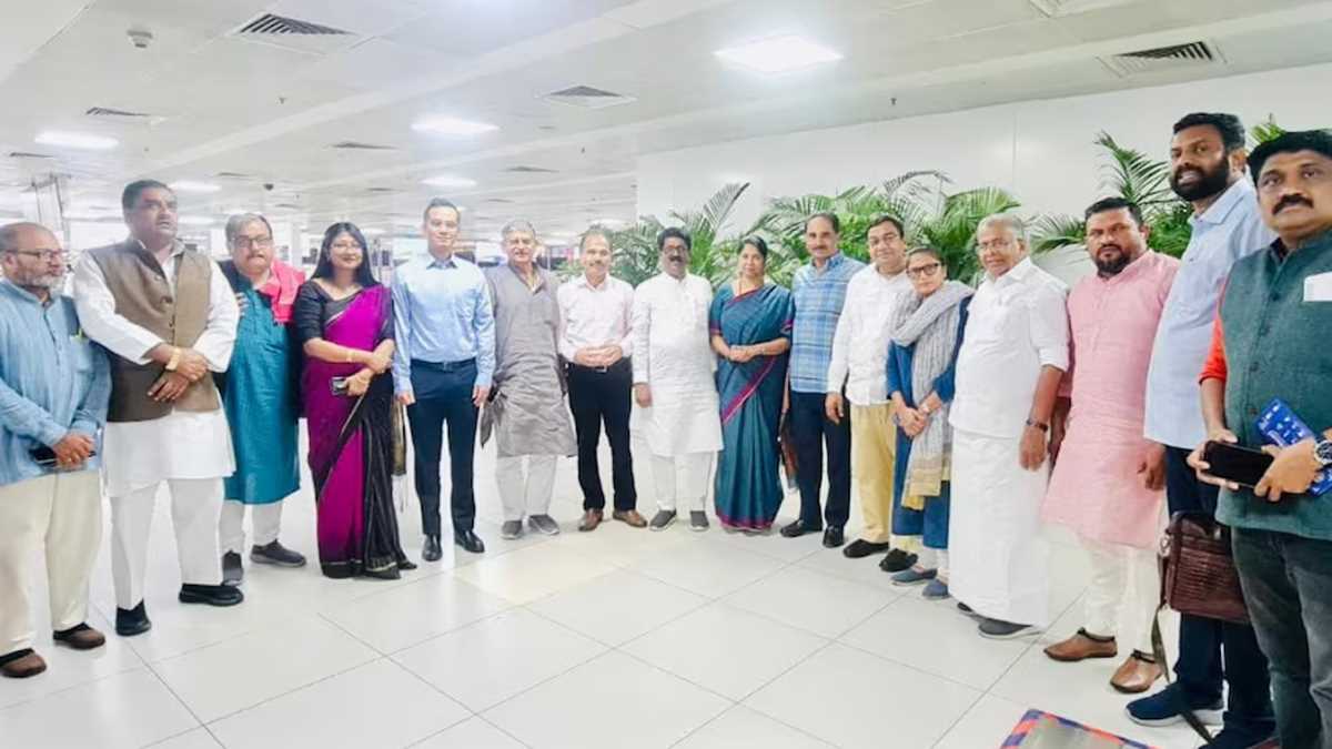 विपक्षी गठबंधन के 21 सांसदों का प्रतिनिधिमंडल मणिपुर के लिए रवाना, जानेंगे हिंसा पीड़ितों के हाल